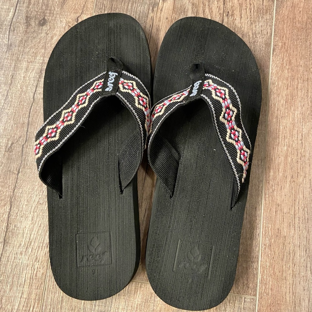 Size 9 Women’s Reef Flip Flops